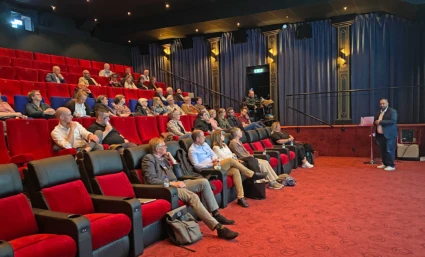 personer i biosalong