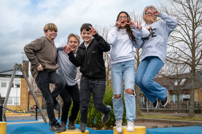 elever på skolgård